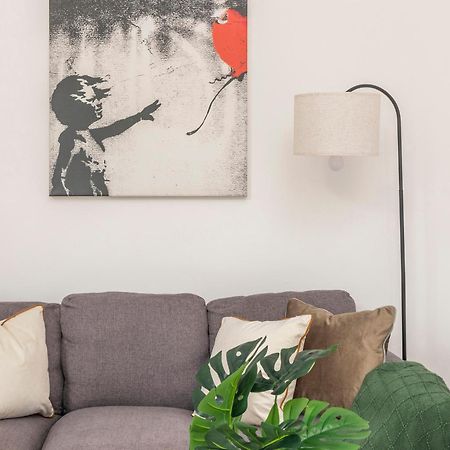 2 Min Walk Earls Court Station - Luxury 2 Bedroom Flat Londra Esterno foto