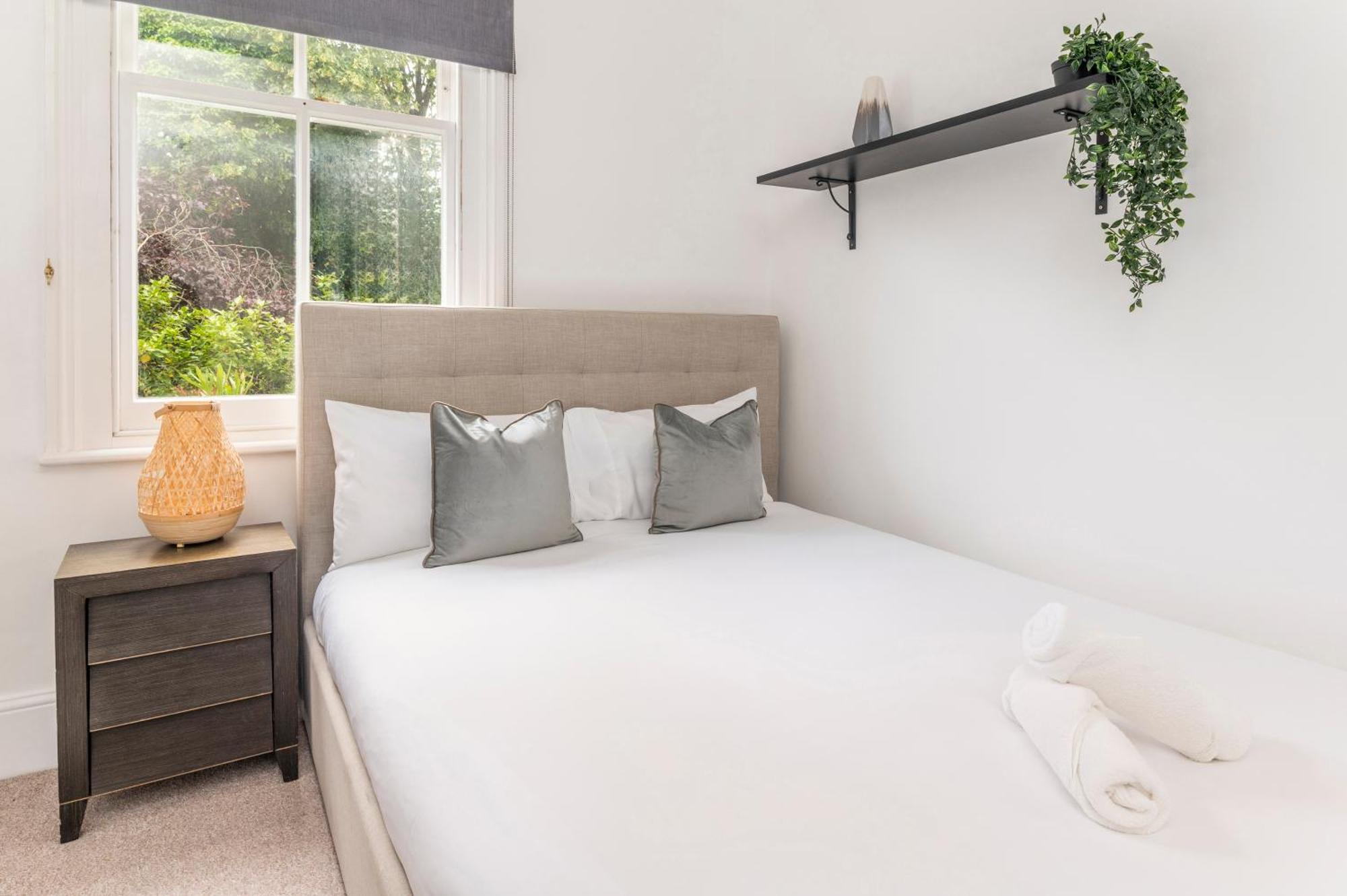 2 Min Walk Earls Court Station - Luxury 2 Bedroom Flat Londra Esterno foto