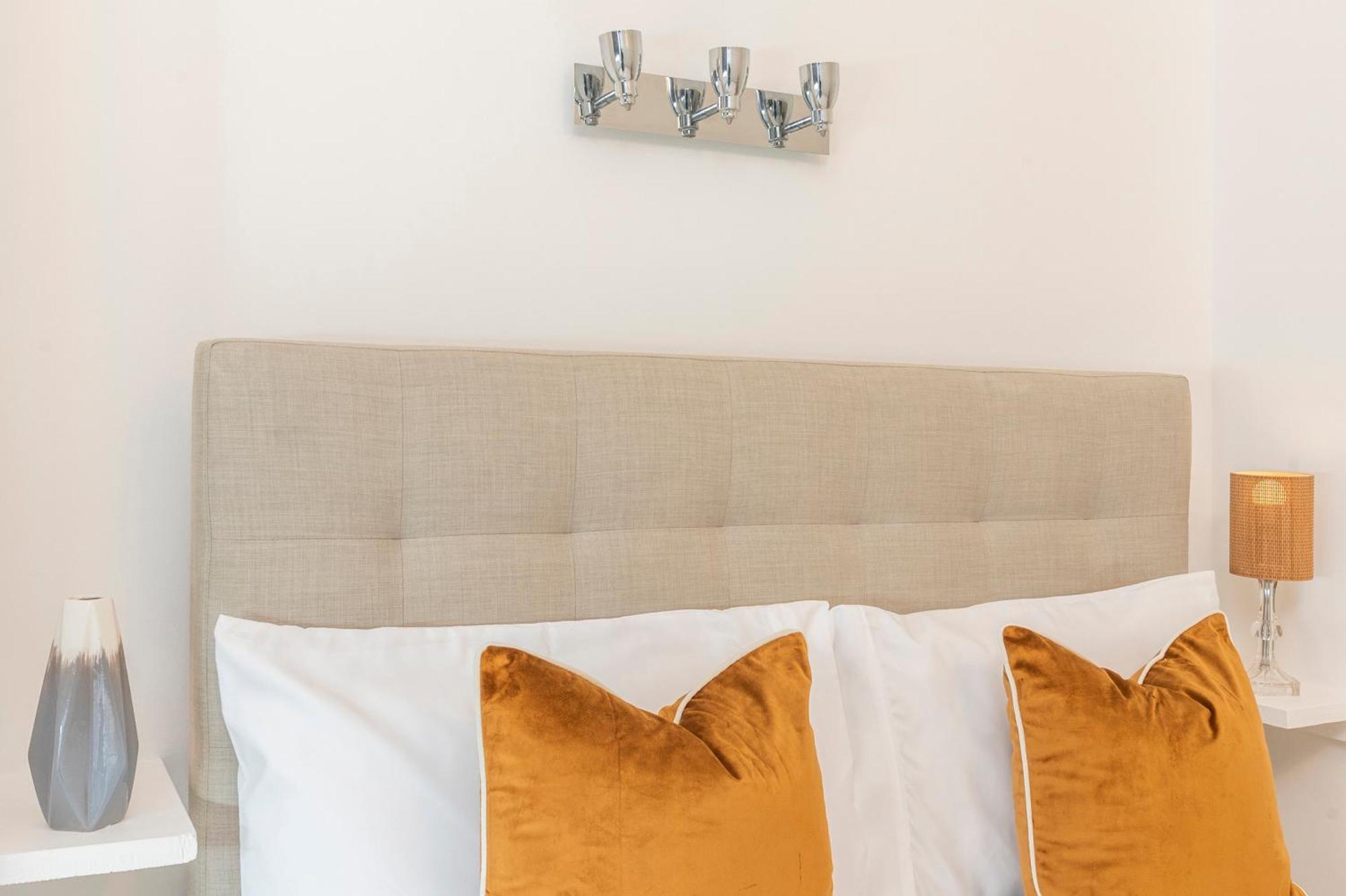 2 Min Walk Earls Court Station - Luxury 2 Bedroom Flat Londra Esterno foto