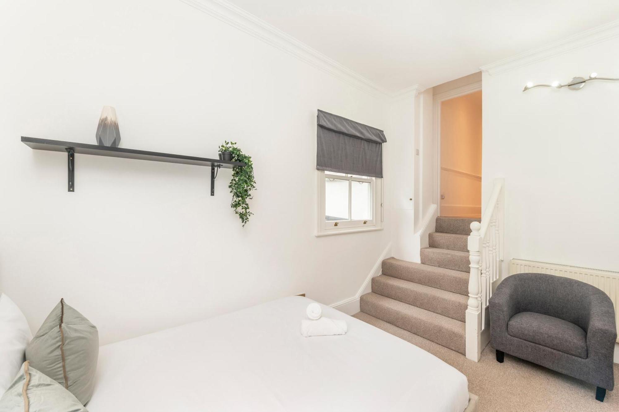 2 Min Walk Earls Court Station - Luxury 2 Bedroom Flat Londra Esterno foto